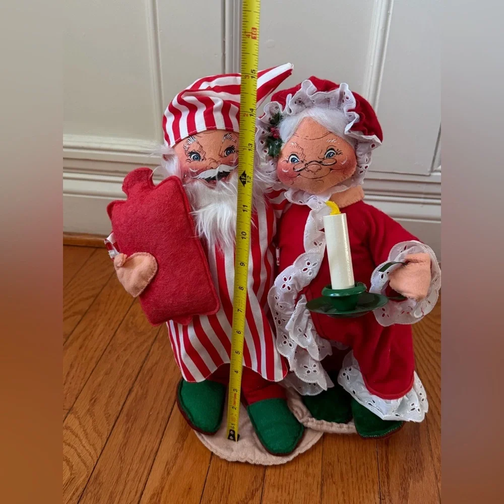 Annalee 1992 Santa & Mrs. Claus Christmas PJs candle hot water bottle dolls